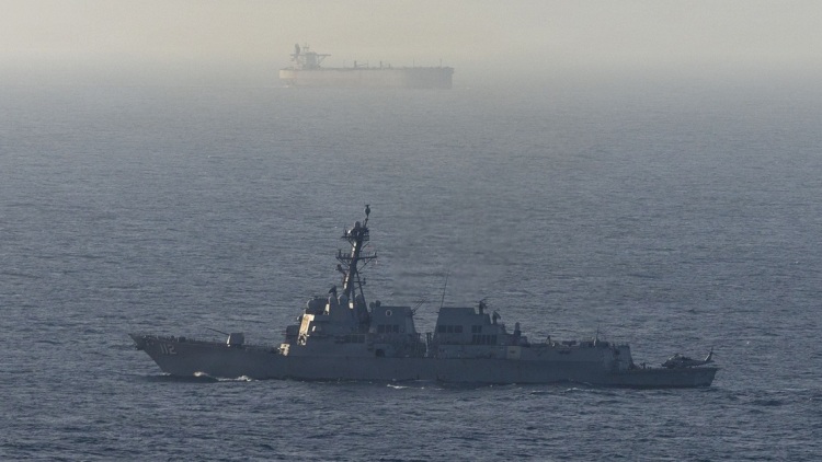Τουλάχιστον τρία τάνκερ με ιρανική σημαία αναχαίτισαν οι ΗΠΑ σε ύδατα της Ασίας, ενώ το τοπίο για διαπραγματεύσεις παραμένει θολό