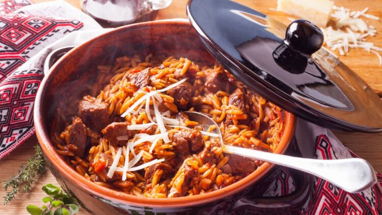 8 μαμάδες και σεφ μοιράζονται μαζί μας συνταγές που περνούν από γενιά σε γενιά