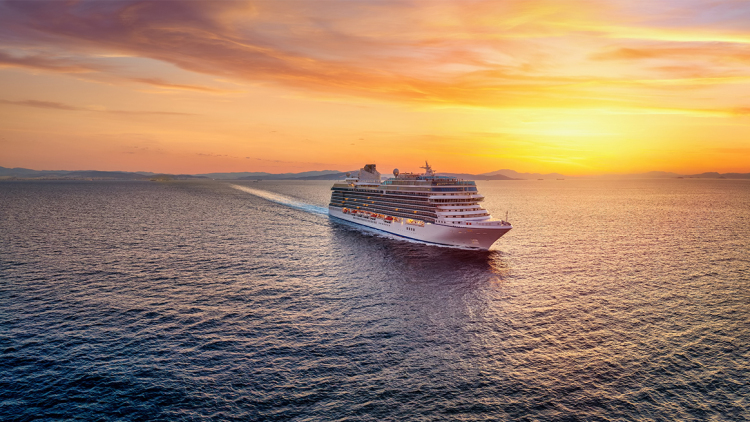 Παράτησαν τις δουλειές τους στα 30 και ζουν σε κρουαζιερόπλοιο με 10.000 ευρώ