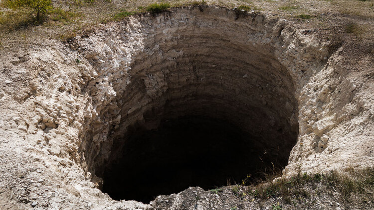 Έσκαβαν 22 χρόνια οι Σοβιετικοί: Η βαθύτερη τρύπα στον κόσμο και τι βρήκαν 12 χιλιόμετρα κάτω από τη Γη
