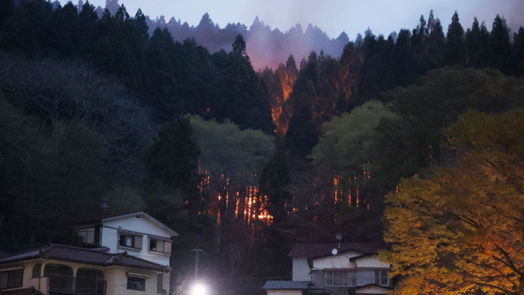 Εκτός ελέγχου δύο μεγάλες πυρκαγιές στην Ιαπωνία, πάνω από 3.000 άνθρωποι εκκένωσαν τα σπίτια τους