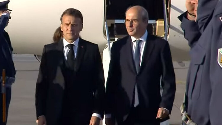 Δείτε live: Έφτασε στην Αθήνα ο Εμανουέλ Μακρόν