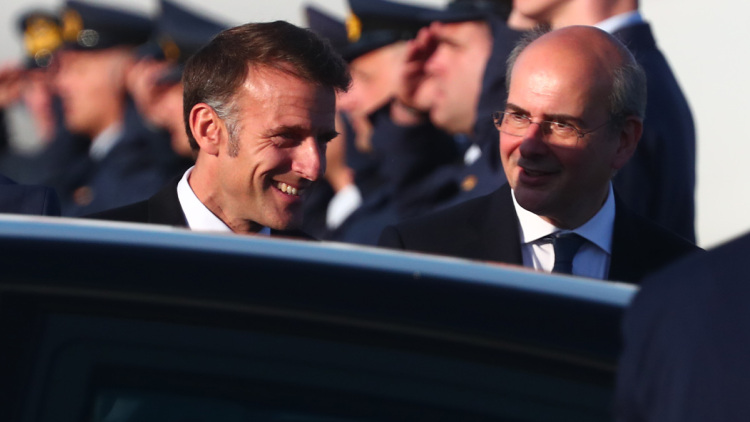 Δείτε live: Έφτασε στην Αθήνα ο Εμανουέλ Μακρόν