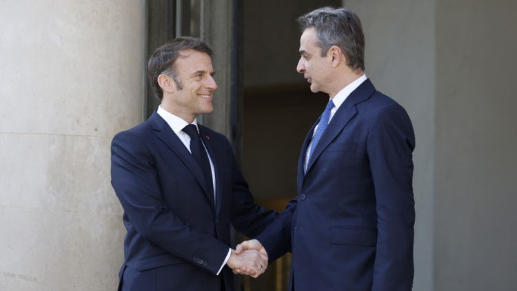 Δείτε live: Σε λίγη ώρα η άφιξη του Εμανουέλ Μακρόν στην Αθήνα