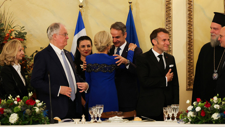 Το «Ελλάς-Γαλλία-Συμμαχία» είναι σήμερα πιο επίκαιρο από ποτέ, είπε ο Μακρόν στα ελληνικά, στο δείπνο Τασούλα στο προεδρικό