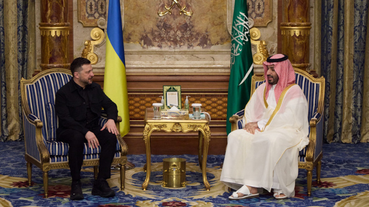 Συνάντηση Ζελένσκι - Μοχάμεντ μπιν Σαλμάν: Συζήτησαν το θέμα της συνεργασίας των δύο χωρών σε ασφάλεια, ενέργεια και τρόφιμα