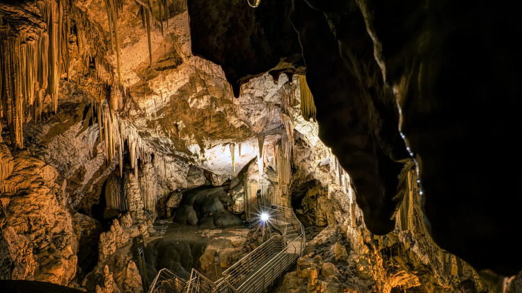 Σπήλαια Κυκλάδων: Η υπόγεια γοητεία του Αιγαίου
