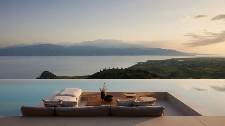 Δύο εντυπωσιακές design κατοικίες στη Ναύπακτο