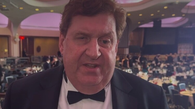 «Άκουσα τον ήχο ημιαυτόματου»: Ανταποκριτής του BBC περιγράφει τον τρόμο στη δεξίωση με τον Τραμπ και τα κενά ασφαλείας