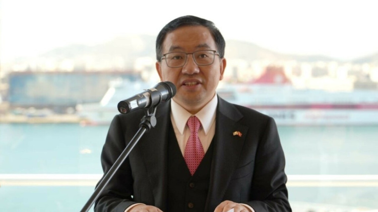 Άρθρο του Κινέζου πρέσβη Fang Qiu στο protothema: Ανυπόστατες ρητορικές δεν μπορούν να αλλοιώσουν τη συνεργασία Κίνας-ΕΕ