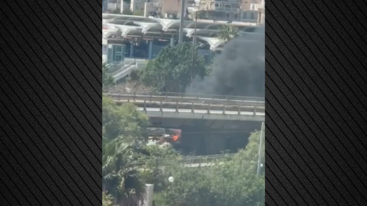 Φωτιά σε όχημα κοντά στο ΣΕΦ, δείτε βίντεο
