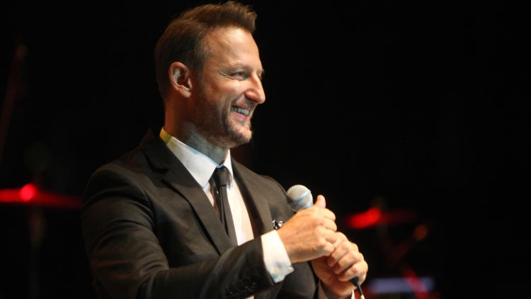 Επιστροφή στην αθηναϊκή νύχτα για τον Κώστα Καραφώτη