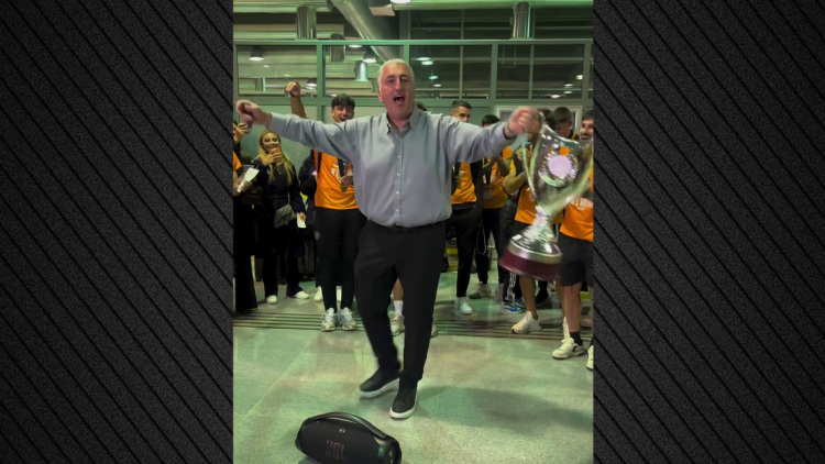 Ο ιδιοκτήτης του ΟΦΗ γιόρτασε με Καρρά και ζεϊμπέκικο την κατάκτηση του Κυπέλλου Ελλάδας, δείτε βίντεο