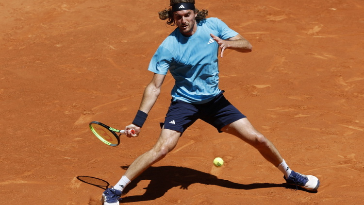 Ο Τσιτσιπάς νίκησε 2-0 τον Αγκιλάρ και προκρίθηκε στον 3ο γύρο του τουρνουά Open της Μαδρίτης