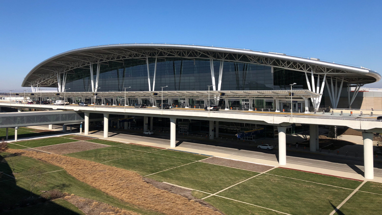 Τραγωδία στην Ινδιανάπολη: 38χρονη επιβάτις έπεσε από ύψος 15 μέτρων στο αεροδρόμιο και πέθανε