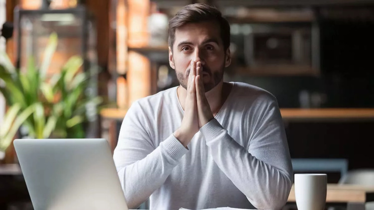 Κουραστήκατε να αποφασίζετε για το παραμικρό; Ψυχολόγος προτείνει μια απλή λύση
