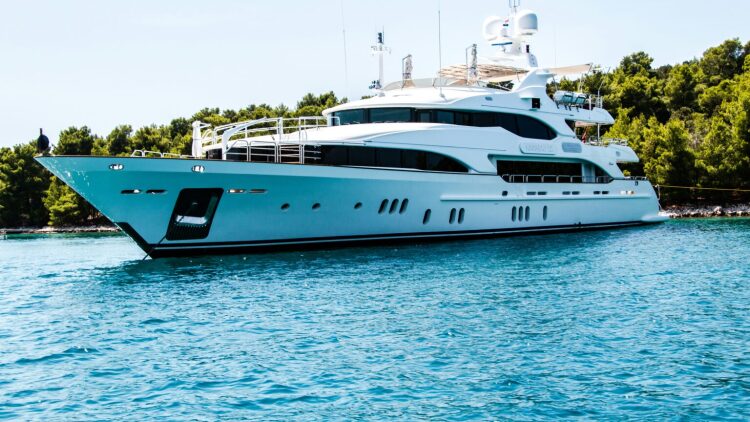 Θάλασσα για δισεκατομμυριούχους: Πώς θα κινηθεί η αγορά των υπερπολυτελών γιοτ έως το 2032