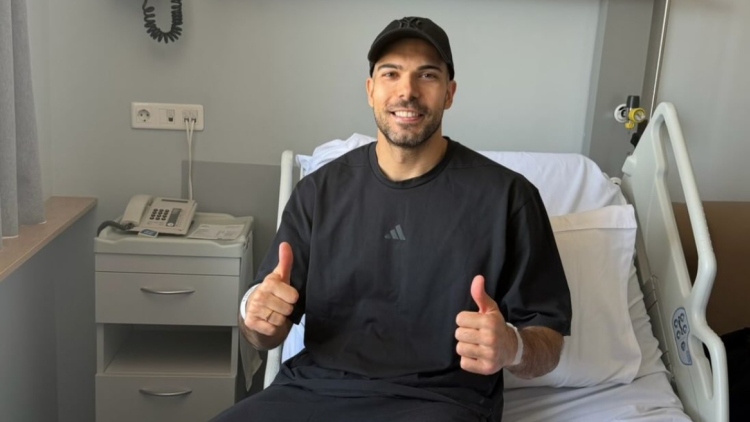 Η ανάρτηση του Σλούκα μετά το χειρουργείο: «Μετράω αντίστροφα για την επιστροφή, αισιοδοξία και πίστη στην ομάδα»
