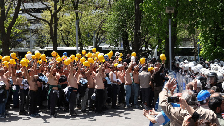 Οι 110 απλήρωτοι ανθρακωρύχοι στη Τουρκία τερμάτισαν την απεργία πείνας που ξεκίνησαν στις 12 Απριλίου
