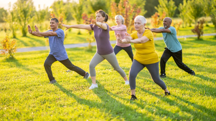 Τι είναι το περπάτημα Tai Chi και γιατί υπόσχεται θαύματα σε ψυχή και σώμα
