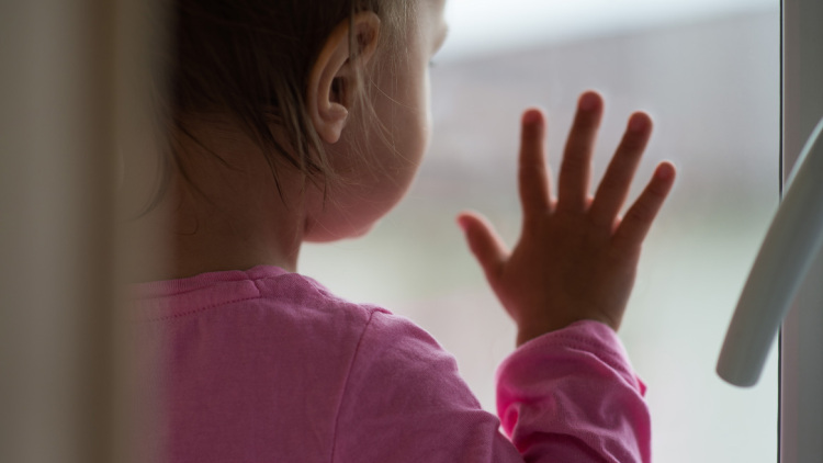 Κάθειρξη 10 ετών σε γυναίκα στο Βέλγιο για σεξουαλική κακοποίηση βρεφών και πορνογραφία ανηλίκων