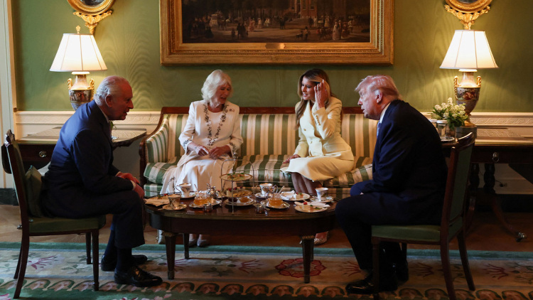 Από το πάρτι τσαγιού με τους 650 καλεσμένους στην ομιλία στο Κογκρέσο: Η επίσκεψη του Καρόλου στις ΗΠΑ και τα κρίσιμα ζητήματα