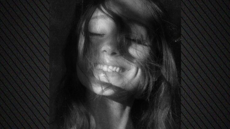 Η Αριάνα Γκράντε ανακοίνωσε την κυκλοφορία του όγδοου άλμπουμ της