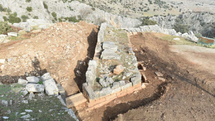 Υπουργείο Πολιτισμού: Αποκαθίσταται και αναδεικνύεται η ακρόπολη της Αρχαίας Πέλιννας στην Θεσσαλία 