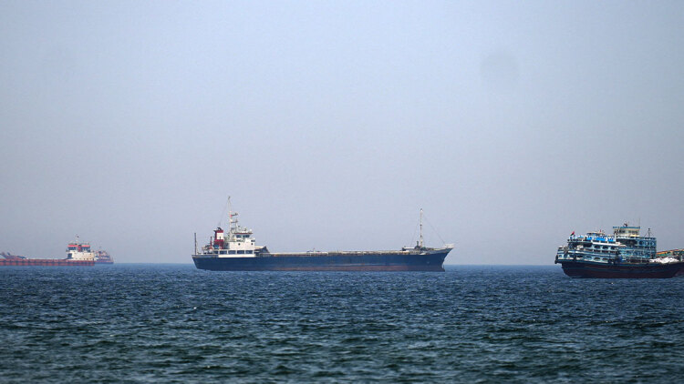 Στα 117 δολάρια το πετρέλαιο:  Πώς το Ιράν μετατρέπει τα στενά του Ορμούζ σε συμπληγάδες της παγκόσμιας οικονομίας 
