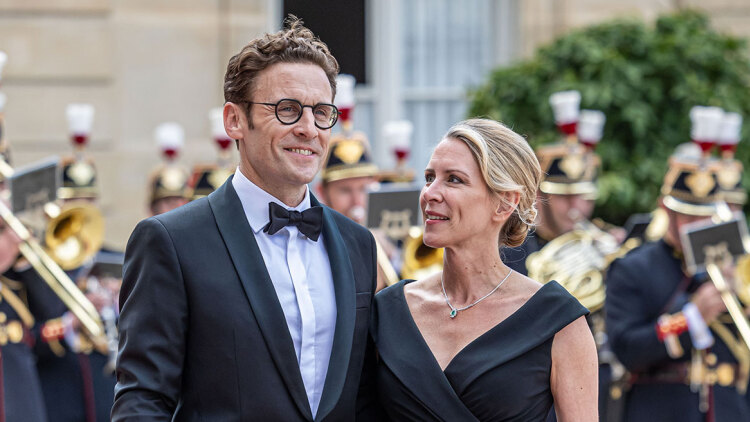 Λοράν Μακρόν, ο σχεδόν σωσίας αδελφός του Γάλλου προέδρου που προτιμά να μένει στο παρασκήνιο
