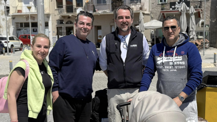 Νικόλαος Ντε Γκρες: Οι φωτογραφίες με πολίτες στην Λήμνο και το ενδιαφέρον του για το Τατόι
