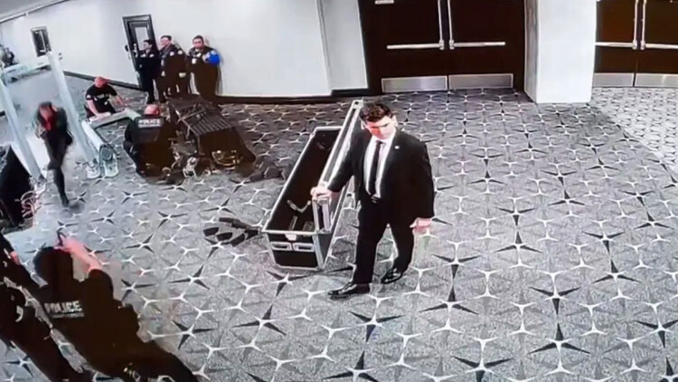 Η Washington Post αναλύει οπτικό υλικό από τη νύχτα της επίθεσης στον Τραμπ: Δεν υπάρχει ένδειξη ότι ο Άλεν πυροβόλησε τους μυστικούς πράκτορες