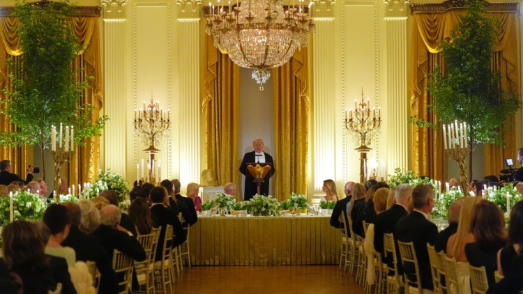 Δείπνο Τραμπ με βασιλιά Κάρολο στον Λευκό Οίκο: Μηνύματα συμμαχίας και αναφορά στον Σαίξπηρ, δείτε βίντεο