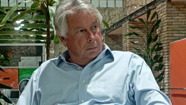 Βακάκης: Η Jumbo θα πετάξει κάτω από τα ραντάρ στην Τουρκία – Τι είπε για Action, κότες και… πιγκουίνους