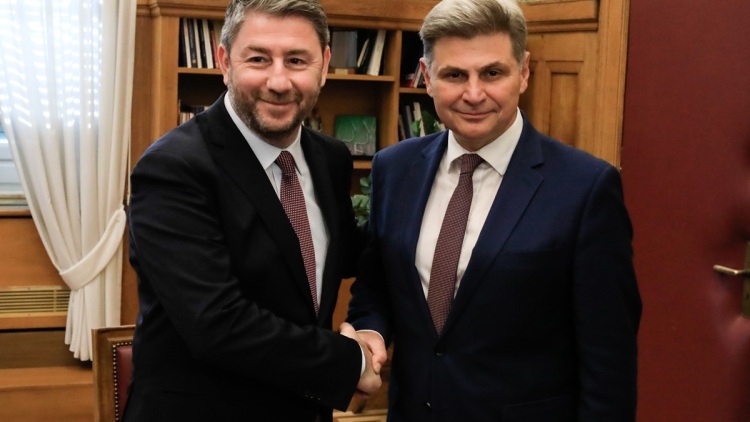 Eπίσημα στο ΠΑΣΟΚ ο Φαραντούρης, συναντήθηκε με τον Ανδρουλάκη