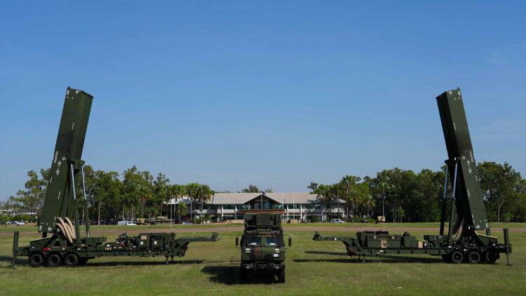 Οι ΗΠΑ εξετάζουν για πρώτη φορά την ανάπτυξη του υπερηχητικού πυραύλου «Dark Eagle» κατά του Ιράν