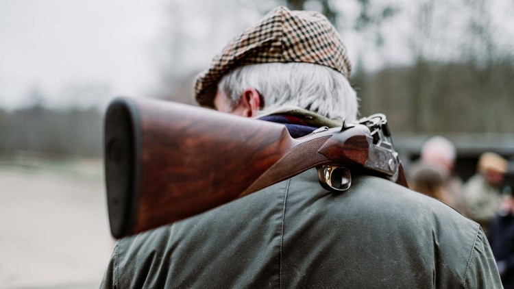 «Καλά τους έκανε» ο 89χρονος που πυροβολούσε στον ΕΦΚΑ; Η ψυχολόγος εξηγεί
