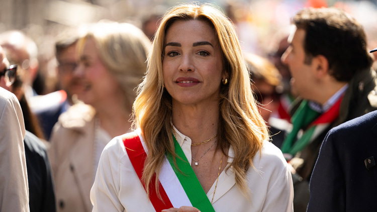 Σίλβια Σάλις: Από τη σφυροβολία στην πολιτική - Η δήμαρχος της Γένοβας φαντάζει στα μάτια των αριστερών ως η ιδανική αντίπαλος της δεξιάς Μελόνι