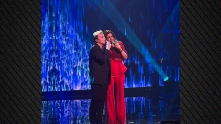 Συγκινημένοι ο Τάκης Ζαχαράτος και η Έλενα Παπαρίζου στην τελευταία τους εμφάνιση: Έριξαν αυλαία με Μαρινέλλα