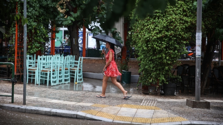 Βροχερός και σήμερα ο καιρός στην Αθήνα μέχρι το μεσημέρι, πότε αναμένεται ξανά λιακάδα