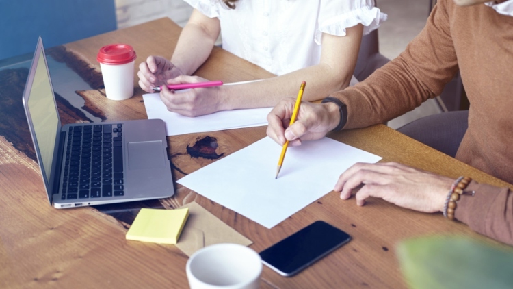 Από την ανάκαμψη στην παραγωγικότητα για υψηλότερους μισθούς η επόμενη μάχη της οικονομίας