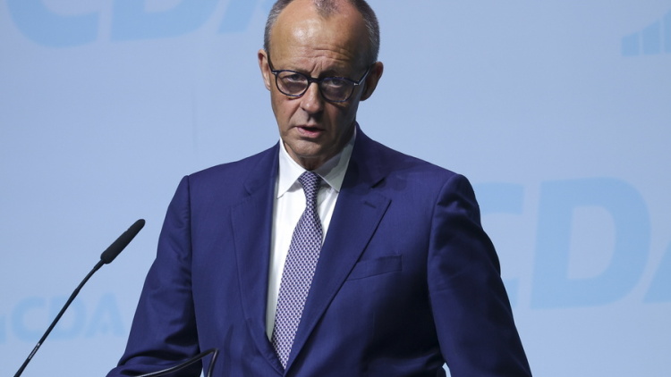 Τηλεφωνική επικοινωνία του Μερτς με τον νέο πρωθυπουργό της Βρετανίας
