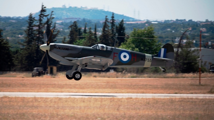 Πέθανε ο πιλότος που το 1947 είχε παραδώσει το θρυλικό Spitfire MJ755 στην Ελλάδα