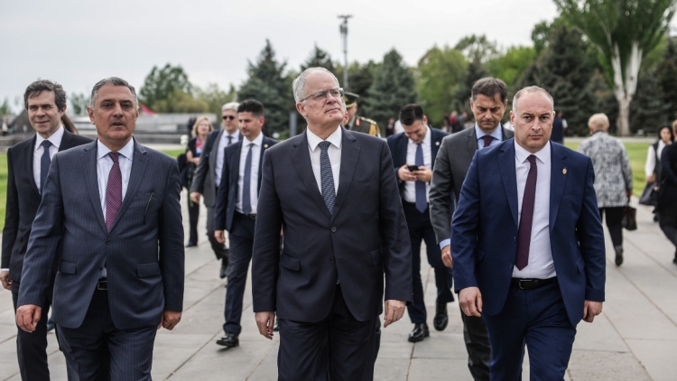 Επίσκεψη Τασούλα στο Ερεβάν: «Η Ελλάδα έχει παρόμοια δραματικά βιώματα με την Αρμενία»