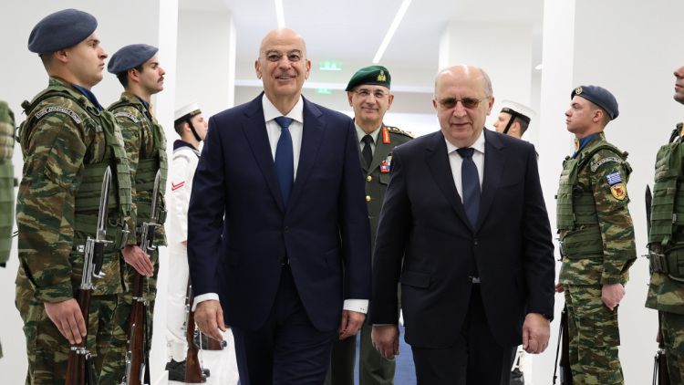 Συνάντηση Δένδια με τον Ευρωπαίο Επίτροπο για την άμυνα και το διάστημα