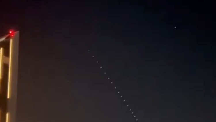 Φωτεινό «τρένο» δορυφόρων Starlink πέρασε πάνω από την Κύπρο, δείτε βίντεο