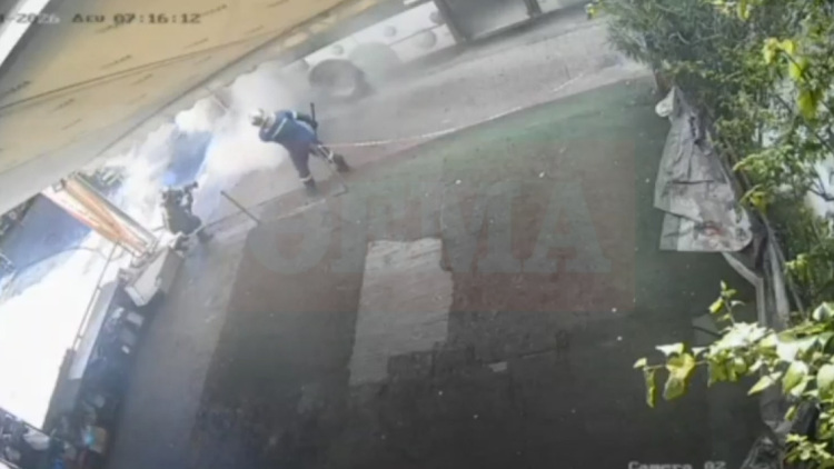 Βίντεο: Η στιγμή που οι επιβάτες απομακρύνονται από το λεωφορείο που πήρε φωτιά στο Ίλιον
