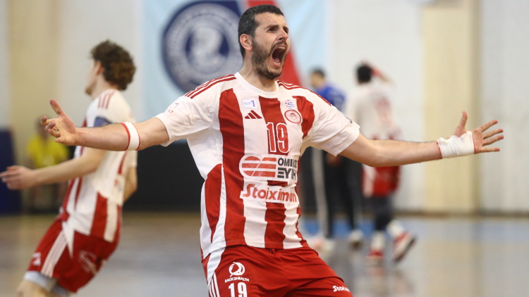 ΑΕΚ - Ολυμπιακός 29-36: Οι ερυθρόλευκοι απάντησαν στο break της Ένωσης και έφεραν τη σειρά των τελικών της Handball Premier στο 1-1, δείτε βίντεο 