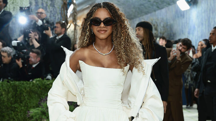 Η Blue Ivy Carter ήταν μία από τις νεότερες καλεσμένες στην ιστορία του Met Gala - Τι φόρεσε