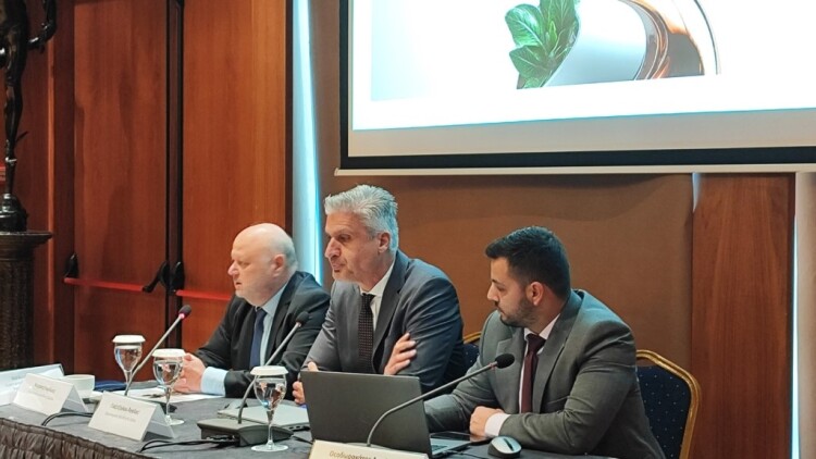 ΕΛΒΑΛΧΑΛΚΟΡ: Αντέχει στο σοκ της Μέσης Ανατολής με αμετάβλητη παραγωγή και αυξημένη ζήτηση